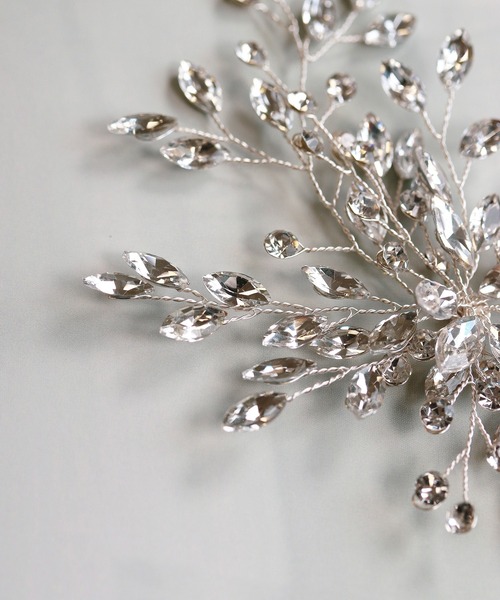 アクセサリー Kana Kana（カナ）の「シルバー リーフモチーフ ビジュー 結婚式 お呼ばれ