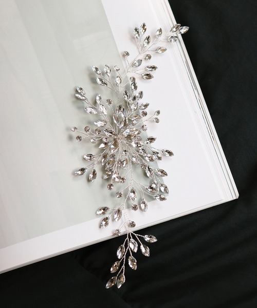 Kana（カナ）の「シルバー リーフモチーフ ビジュー 結婚式 お呼ばれ