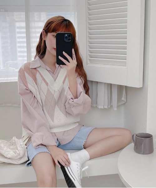 SONA（ソナ）の「SONYUNARA Vネックアーガイルニットベスト（ベスト・レディース・スカイブルー/ブラック/ベージュ/アイボリー・FREE）」の2枚目の写真