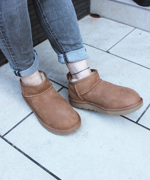 UGG(アグ)の「【UGG】アグ Classic Ultra Mini クラシックウルトラミニ ムートンブーツ 1116109(ブーツ・レディース・ブラック/グレー/オリーブ/ブラウン・23.0cm/24.0cm/25.0cm)」の3枚目の写真