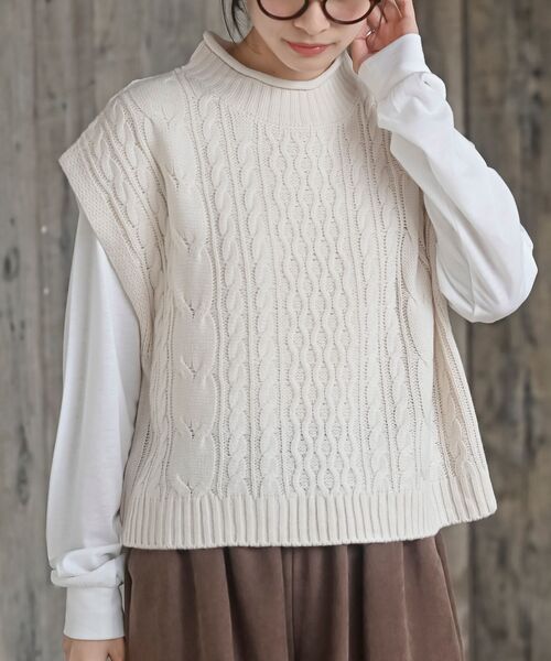 rps(アールピーエス)の「ロールネックケーブルニットベストアンサンブル(ベスト・レディース・グレイッシュベージュ/グリーン/アイボリー/ピンク/チャコールグレー/カーキ・M/フリー)」の9枚目の写真