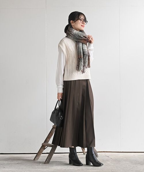 rps(アールピーエス)の「ロールネックケーブルニットベストアンサンブル(ベスト・レディース・グレイッシュベージュ/グリーン/アイボリー/ピンク/チャコールグレー/カーキ・M/フリー)」の17枚目の写真