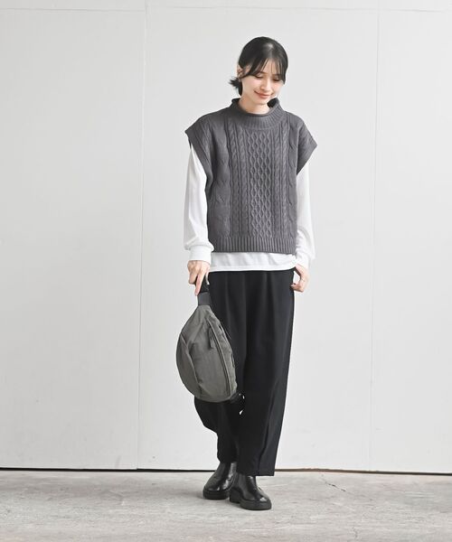 rps(アールピーエス)の「ロールネックケーブルニットベストアンサンブル(ベスト・レディース・グレイッシュベージュ/グリーン/アイボリー/ピンク/チャコールグレー/カーキ・M/フリー)」の20枚目の写真