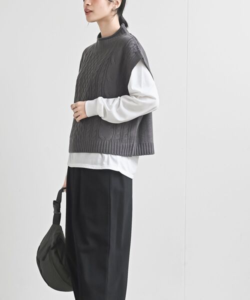 rps(アールピーエス)の「ロールネックケーブルニットベストアンサンブル(ベスト・レディース・グレイッシュベージュ/グリーン/アイボリー/ピンク/チャコールグレー/カーキ・M/フリー)」の15枚目の写真