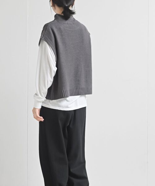 rps(アールピーエス)の「ロールネックケーブルニットベストアンサンブル(ベスト・レディース・グレイッシュベージュ/グリーン/アイボリー/ピンク/チャコールグレー/カーキ・M/フリー)」の19枚目の写真