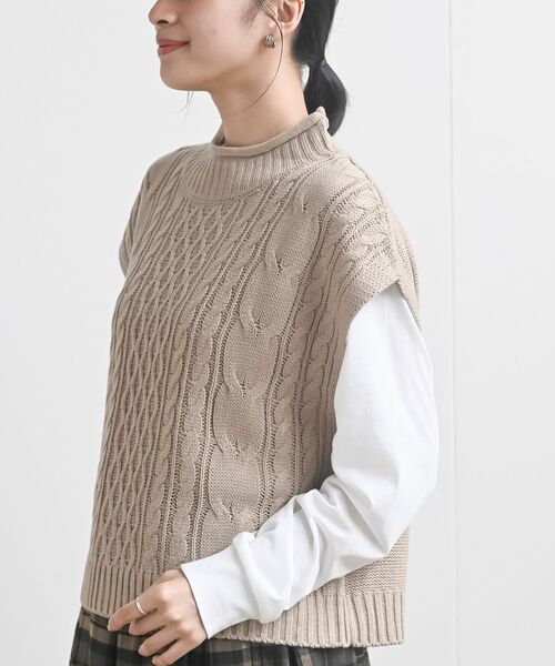 rps(アールピーエス)の「ロールネックケーブルニットベストアンサンブル(ベスト・レディース・グレイッシュベージュ/グリーン/アイボリー/ピンク/チャコールグレー/カーキ・M/フリー)」の22枚目の写真