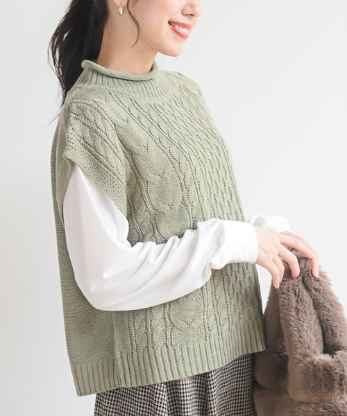 rps(アールピーエス)の「ロールネックケーブルニットベストアンサンブル(ベスト・レディース・グレイッシュベージュ/グリーン/アイボリー/ピンク/チャコールグレー/カーキ・M/フリー)」の5枚目の写真