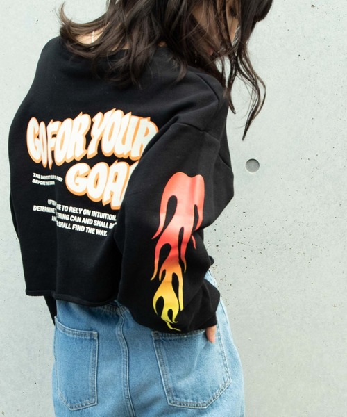 WEGO(ウィゴー)の「WEGO/グラフィックショートプルオーバー(スウェット・レディース・ブルー/ダークグリーン/ダークオレンジ/アイボリー/オートミール/ブラック/その他2/その他1/ブラック系その他/ホワイト系その他/その他3/ライトピンク・SMALL/MEDIUM)」の4枚目の写真