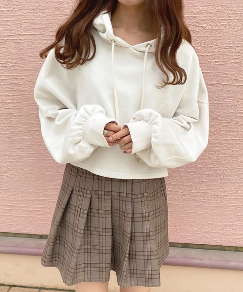 apres jour(アプレジュール)の「袖ボリュームショートパーカー【ZOZOTOWN限定アイテム】(パーカー・レディース・スモークピンク/アイボリー/ラベンダー/ブルー系その他/ライトベージュ・フリー/X-LARGE)」の9枚目の写真