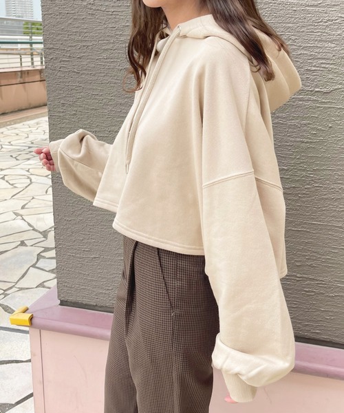 apres jour(アプレジュール)の「袖ボリュームショートパーカー【ZOZOTOWN限定アイテム】(パーカー・レディース・スモークピンク/アイボリー/ラベンダー/ブルー系その他/ライトベージュ・フリー/X-LARGE)」の20枚目の写真