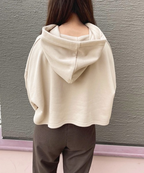 apres jour(アプレジュール)の「袖ボリュームショートパーカー【ZOZOTOWN限定アイテム】(パーカー・レディース・スモークピンク/アイボリー/ラベンダー/ブルー系その他/ライトベージュ・フリー/X-LARGE)」の21枚目の写真
