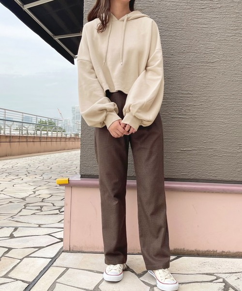 apres jour(アプレジュール)の「袖ボリュームショートパーカー【ZOZOTOWN限定アイテム】(パーカー・レディース・スモークピンク/アイボリー/ラベンダー/ブルー系その他/ライトベージュ・フリー/X-LARGE)」の22枚目の写真