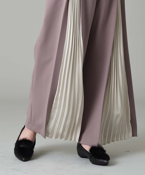 RAW FUDGE(ローファッジ)の「フロントプリーツ切替パンツ(その他パンツ・レディース・ブラック/ネイビー/モカ・M)」の1枚目の写真