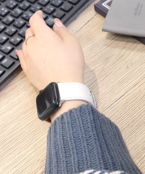 Urban Coral(アーバンコーラル)の「Apple Watch Band / アップルウォッチ バンド 本革レザー / Urban Coral(デジタル腕時計・レディース・ホワイト/ホワイト系その他/ブラック/ブラック系その他/グレー系その他/ブラウン/ブラウン系その他/グリーン/ブルー/ライトブルー/アクア/ネイビー系/ブルー系/ベビーピンク/ピンク系その他/レッド/ワインレッド/レッド系その他/オレンジ/オレンジ系その他・40mm/44mm)」の2枚目の写真