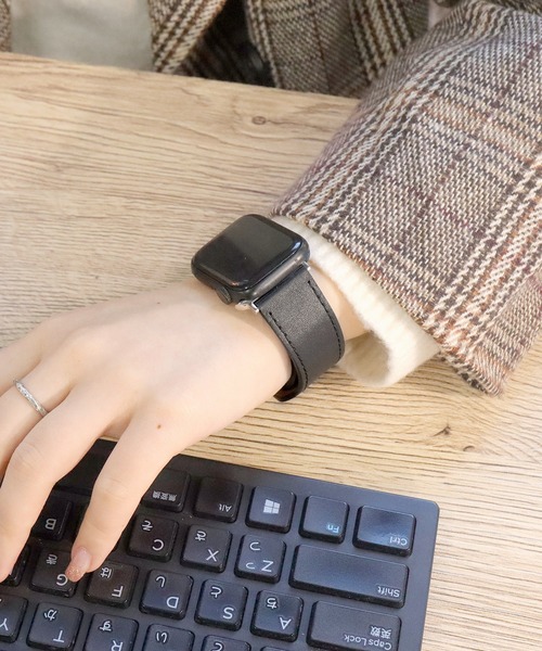 Urban Coral(アーバンコーラル)の「Apple Watch Band / アップルウォッチ バンド 本革レザー / Urban Coral(デジタル腕時計・レディース・ホワイト/ホワイト系その他/ブラック/ブラック系その他/グレー系その他/ブラウン/ブラウン系その他/グリーン/ブルー/ライトブルー/アクア/ネイビー系/ブルー系/ベビーピンク/ピンク系その他/レッド/ワインレッド/レッド系その他/オレンジ/オレンジ系その他・40mm/44mm)」の4枚目の写真