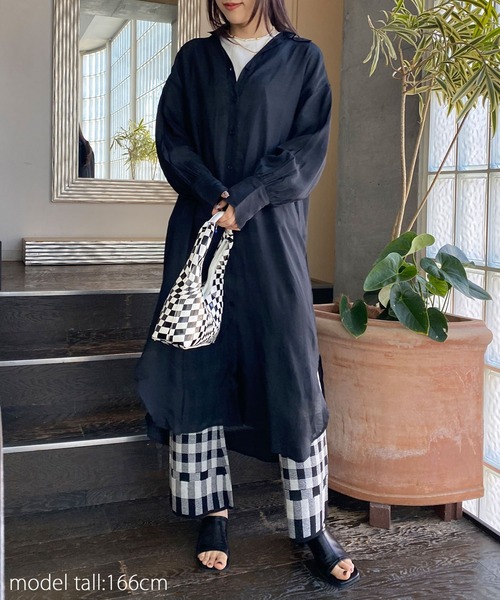 AS KNOW AS PINKY(アズノゥアズピンキー)の「そよ風のシアーシャツワンピース(シャツワンピース・レディース・オフホワイト/ブラック/ベージュ・FREE)」の4枚目の写真