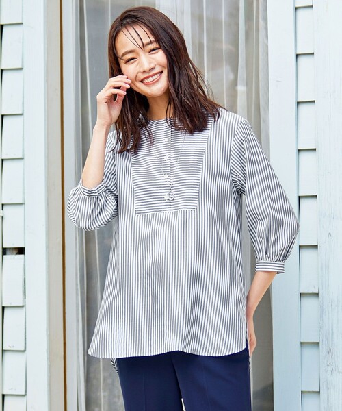 J.PRESS(ジェイプレス)の「【洗える・接触冷感】C/アセVISストライプ チュニック ブラウス(シャツ/ブラウス・レディース・ベージュ系/ネイビー系/ふじ色系・T13/T15)」の2枚目の写真