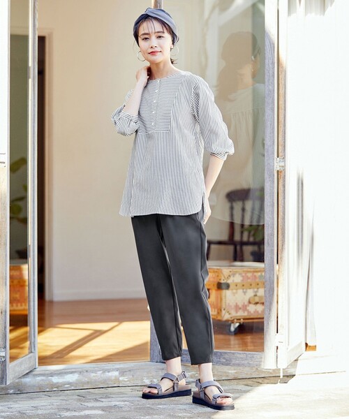 J.PRESS(ジェイプレス)の「【洗える・接触冷感】C/アセVISストライプ チュニック ブラウス(シャツ/ブラウス・レディース・ベージュ系/ネイビー系/ふじ色系・T13/T15)」の6枚目の写真