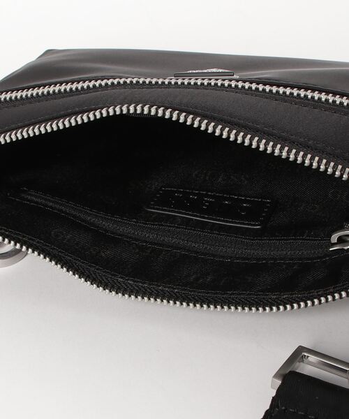 Guess（ゲス）の「CERTOSA Flat Crossbody With Pocket（ショルダーバッグ・メンズ・ブラック・ONE SIZE）」の3枚目の写真