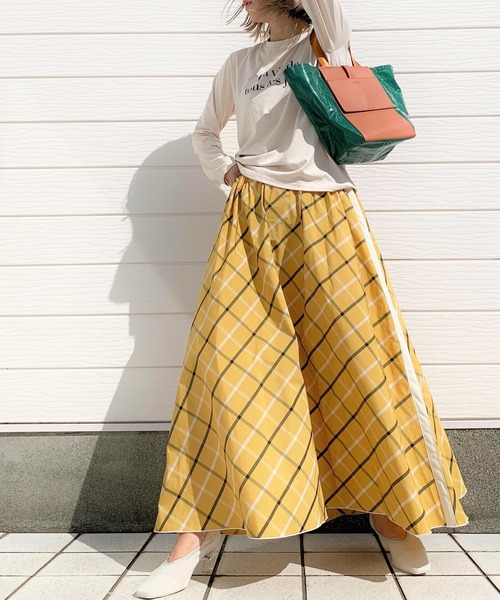 Q（キュー）の「レタードロンT（Tシャツ/カットソー・レディース・ベージュ/オリーブ・MEDIUM）」の7枚目の写真