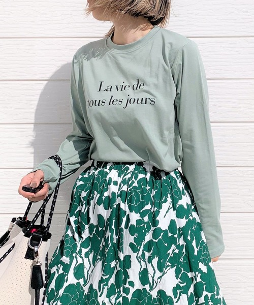 Q（キュー）の「レタードロンT（Tシャツ/カットソー・レディース・ベージュ/オリーブ・MEDIUM）」の9枚目の写真