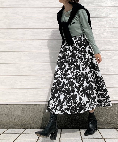 Q（キュー）の「レタードロンT（Tシャツ/カットソー・レディース・ベージュ/オリーブ・MEDIUM）」の10枚目の写真