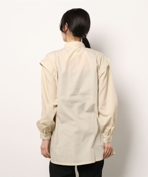 Lugnoncure(ルノンキュール)の「肩タックブラウス(シャツ/ブラウス・レディース・オフホワイト/チャコール/ベージュ・フリ-)」の5枚目の写真