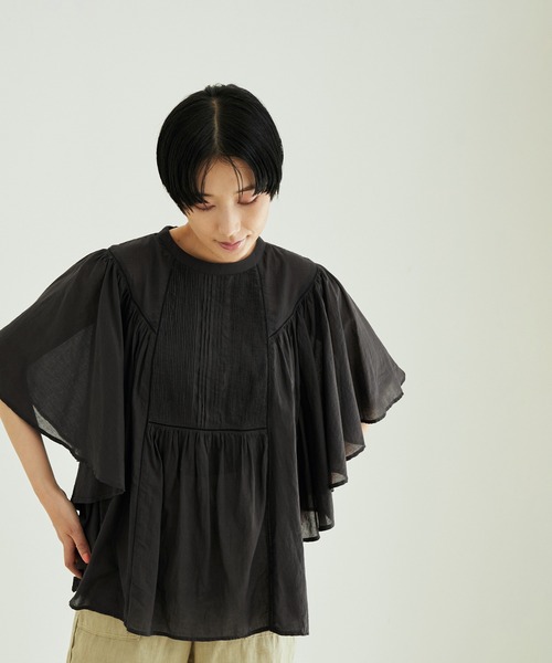 SALON　adam et rope' アダムエロペ 黒トップス　ブラウス SALON adam et rope'（サロン アダム エ ロペ）の「フリル