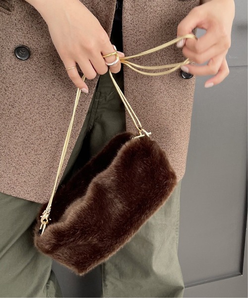 Spick & Span（スピックアンドスパン）の「【a point /アポワン】エコファーチェーンバッグ（ショルダーバッグ・レディース・チャコールグレー/ブラウン・FREE）」の4枚目の写真