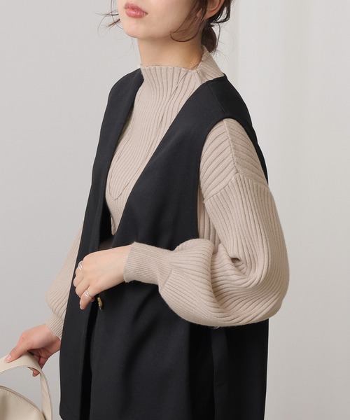 frames RAY CASSIN（フレームスレイカズン）の「ボトルネックボリュームスリーブリブプルオーバー（ニット/セーター・レディース・ブラック/オフホワイト/イエロー/ブルー/グリーン/ラベンダー/ライトピンク/ワイン/グレイッシュベージュ/イエロー×グリーン/ブラック系・FREE）」の4枚目の写真