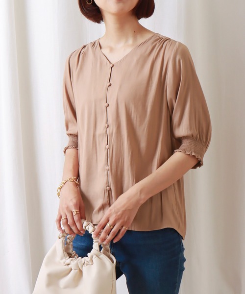 libelle more（リベル モア）の「E/ツイル　シャーリングブラウス（シャツ/ブラウス・レディース・ブラック/グレー/オフホワイト/サンドベージュ/マスタード・M/L）」の4枚目の写真