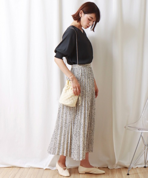 libelle more（リベル モア）の「E/ツイル　シャーリングブラウス（シャツ/ブラウス・レディース・ブラック/グレー/オフホワイト/サンドベージュ/マスタード・M/L）」の15枚目の写真