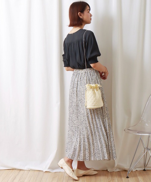 libelle more（リベル モア）の「E/ツイル　シャーリングブラウス（シャツ/ブラウス・レディース・ブラック/グレー/オフホワイト/サンドベージュ/マスタード・M/L）」の16枚目の写真