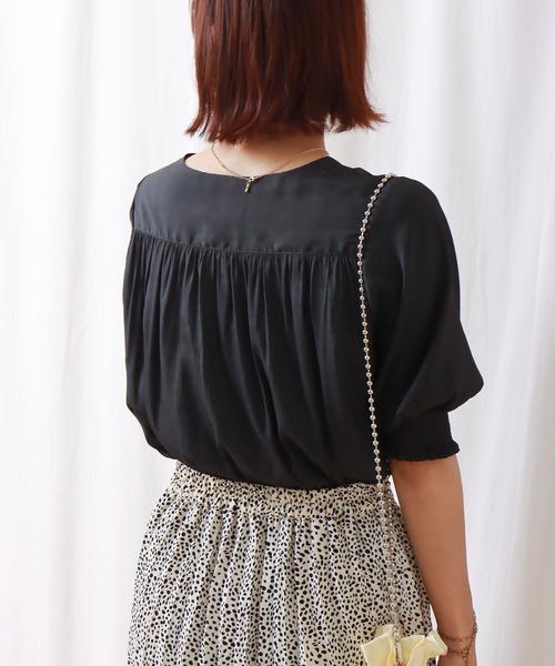 libelle more（リベル モア）の「E/ツイル　シャーリングブラウス（シャツ/ブラウス・レディース・ブラック/グレー/オフホワイト/サンドベージュ/マスタード・M/L）」の20枚目の写真