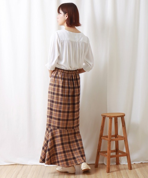 libelle more（リベル モア）の「E/ツイル　シャーリングブラウス（シャツ/ブラウス・レディース・ブラック/グレー/オフホワイト/サンドベージュ/マスタード・M/L）」の9枚目の写真