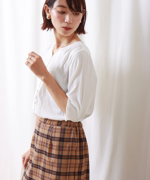 libelle more（リベル モア）の「E/ツイル　シャーリングブラウス（シャツ/ブラウス・レディース・ブラック/グレー/オフホワイト/サンドベージュ/マスタード・M/L）」の10枚目の写真