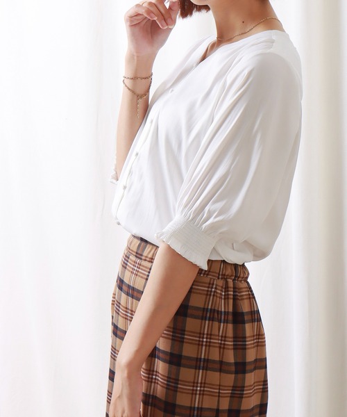 libelle more（リベル モア）の「E/ツイル　シャーリングブラウス（シャツ/ブラウス・レディース・ブラック/グレー/オフホワイト/サンドベージュ/マスタード・M/L）」の11枚目の写真