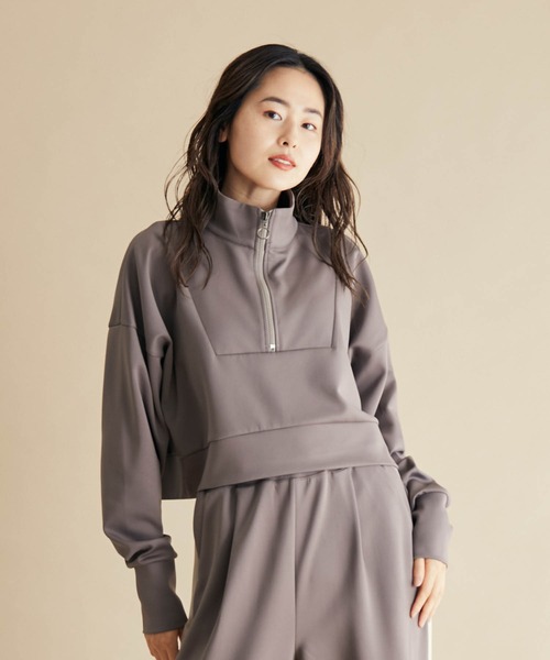 NERGY（ナージー）の「【Athlounge】UV  接触冷感 ショートハーフジッププルオーバー（スウェット・レディース・チャコールグレー/ブラウン/レンガ・FREE）」の3枚目の写真