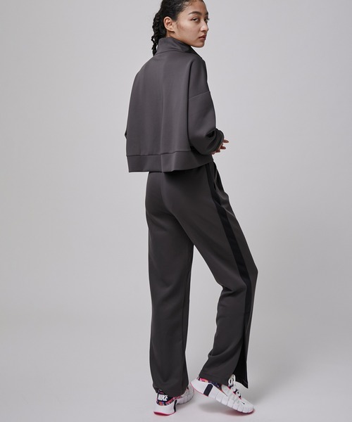 NERGY（ナージー）の「【Athlounge】UV  接触冷感 ショートハーフジッププルオーバー（スウェット・レディース・チャコールグレー/ブラウン/レンガ・FREE）」の8枚目の写真