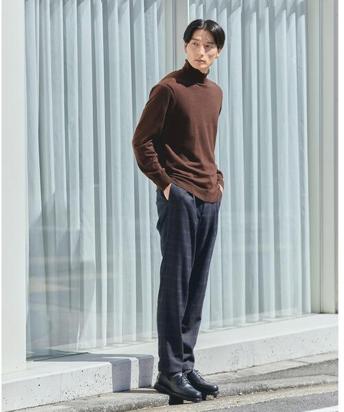 green label relaxing（グリーンレーベルリラクシング）の「120s 天竺 タートルネック ニット（ニット/セーター・メンズ・ブラック/ダークブラウン/ベージュ/コバルトブルー・S/M/L/XL）」の14枚目の写真