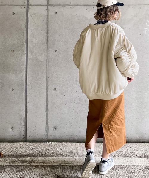 Java（ジャバ）の「《JaVaジャバ コラボ》イケメンNo.1！袖シャーリングボリュームシルエット中綿入りMA-1ブルゾン（MA-1・レディース・ベージュ/ブラック/アイボリー・X-LARGE/LARGE/MEDIUM）」の13枚目の写真