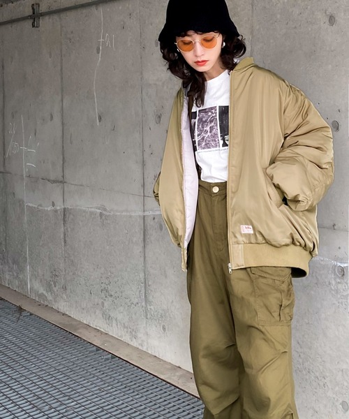 Java（ジャバ）の「《JaVaジャバ コラボ》イケメンNo.1！袖シャーリングボリュームシルエット中綿入りMA-1ブルゾン（MA-1・レディース・ベージュ/ブラック/アイボリー・X-LARGE/LARGE/MEDIUM）」の10枚目の写真