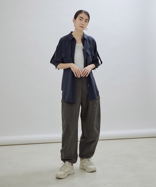 SALON adam et rope'(サロン アダム エ ロペ)の「【セットアップ対応・サステナブル】【洗える】リヨセルツイルオーバーシャツ(シャツ/ブラウス・レディース・ネイビー/ブルー系その他4・FREE)」の7枚目の写真