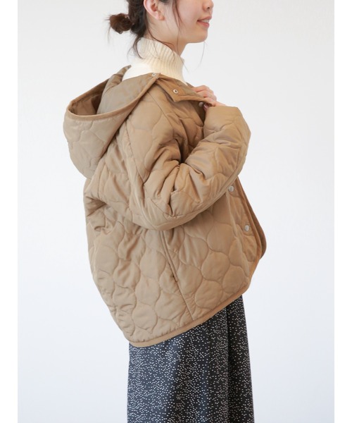 Samansa Mos2 blue（サマンサモスモスブルー）の「フード取外し2WAYキルトジャケット（その他アウター・レディース・ブラック/ベージュ/キナリ・ﾌﾘ-）」の22枚目の写真
