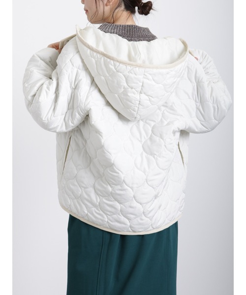 Samansa Mos2 blue（サマンサモスモスブルー）の「フード取外し2WAYキルトジャケット（その他アウター・レディース・ブラック/ベージュ/キナリ・ﾌﾘ-）」の8枚目の写真