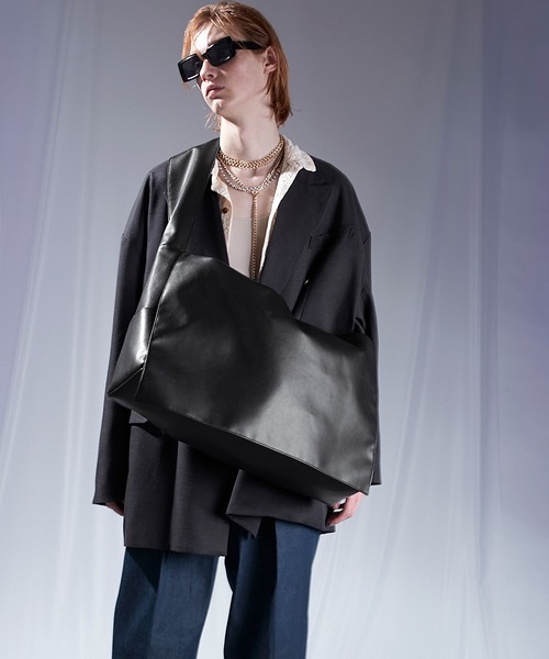 ENDER PRODUCTS（エンダープロダクツ）の「シンセティックレザー ワイドストラップ ビッグフラップショルダーバッグ【ENDER PRODUCTS/エンダープロダクツ】（ショルダーバッグ・メンズ・ブラック/アイボリー・FREE）」の22枚目の写真