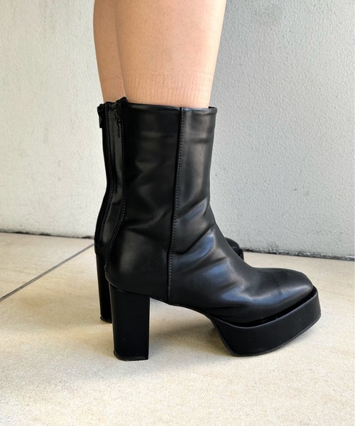 WHO'S WHO gallery（フーズフーギャラリー）の「厚底ヒールミドルブーツ（ブーツ・レディース・シルバー/ブラック・LARGE/MEDIUM）」の3枚目の写真