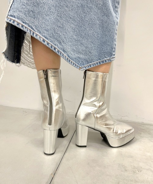 WHO'S WHO gallery（フーズフーギャラリー）の「厚底ヒールミドルブーツ（ブーツ・レディース・シルバー/ブラック・LARGE/MEDIUM）」の6枚目の写真