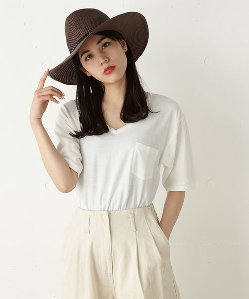 MOUSSY（マウジー）の「ROUND HEM V/N TEE（Tシャツ/カットソー・レディース・ベージュ/ネイビー/ホワイト/ブラック・FREE）」の2枚目の写真