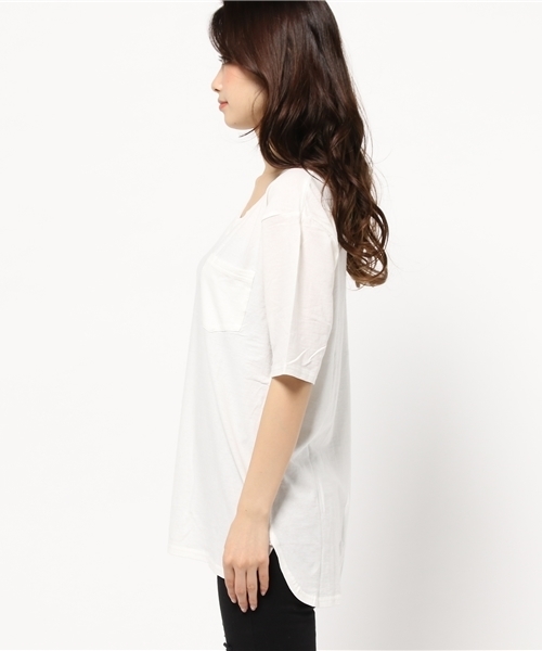 MOUSSY（マウジー）の「ROUND HEM V/N TEE（Tシャツ/カットソー・レディース・ベージュ/ネイビー/ホワイト/ブラック・FREE）」の6枚目の写真